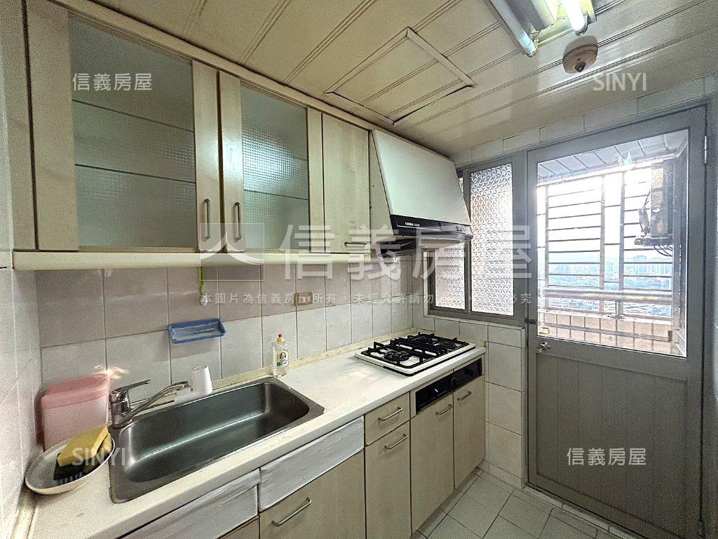 捷運高樓－方正電梯三房房屋室內格局與周邊環境