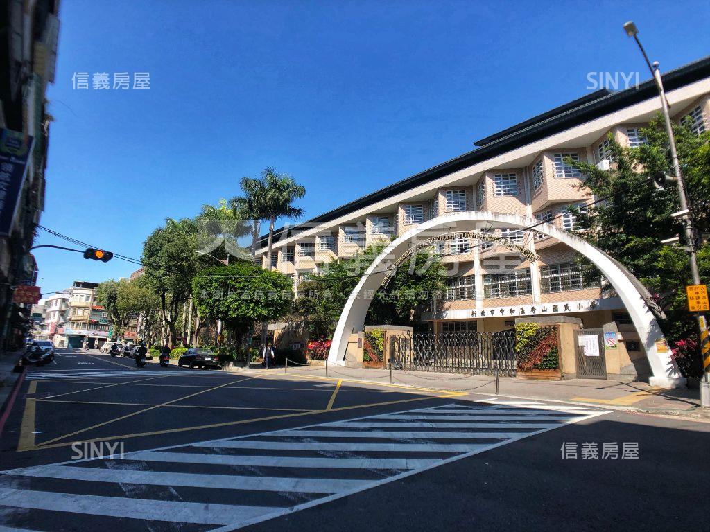 捷運高樓－方正電梯三房房屋室內格局與周邊環境