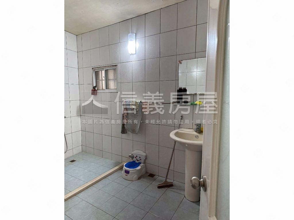 大灣獨棟超大地坪透天房屋室內格局與周邊環境