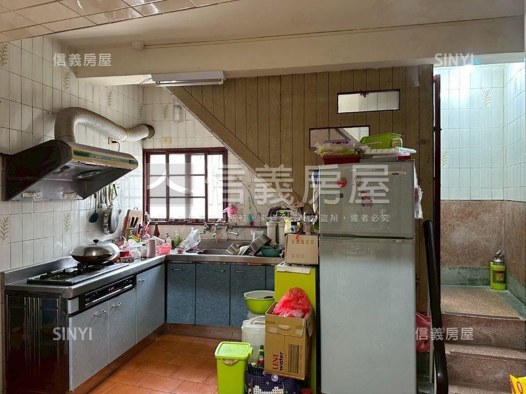 大灣獨棟超大地坪透天房屋室內格局與周邊環境