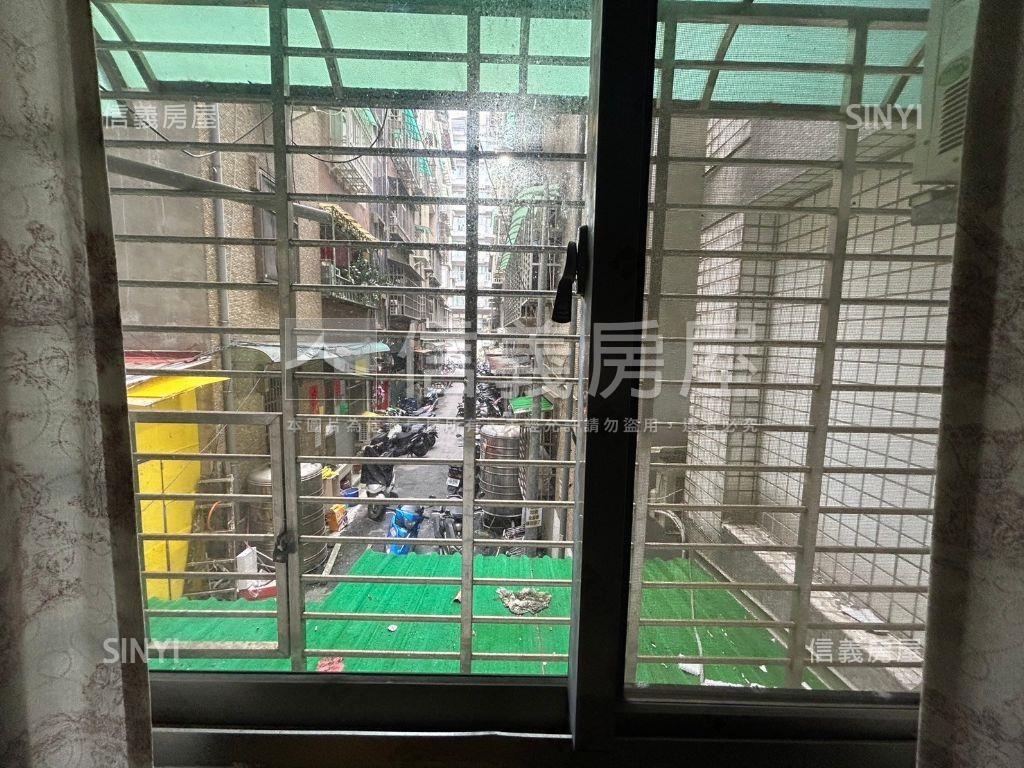 專任淡江金房東房屋室內格局與周邊環境