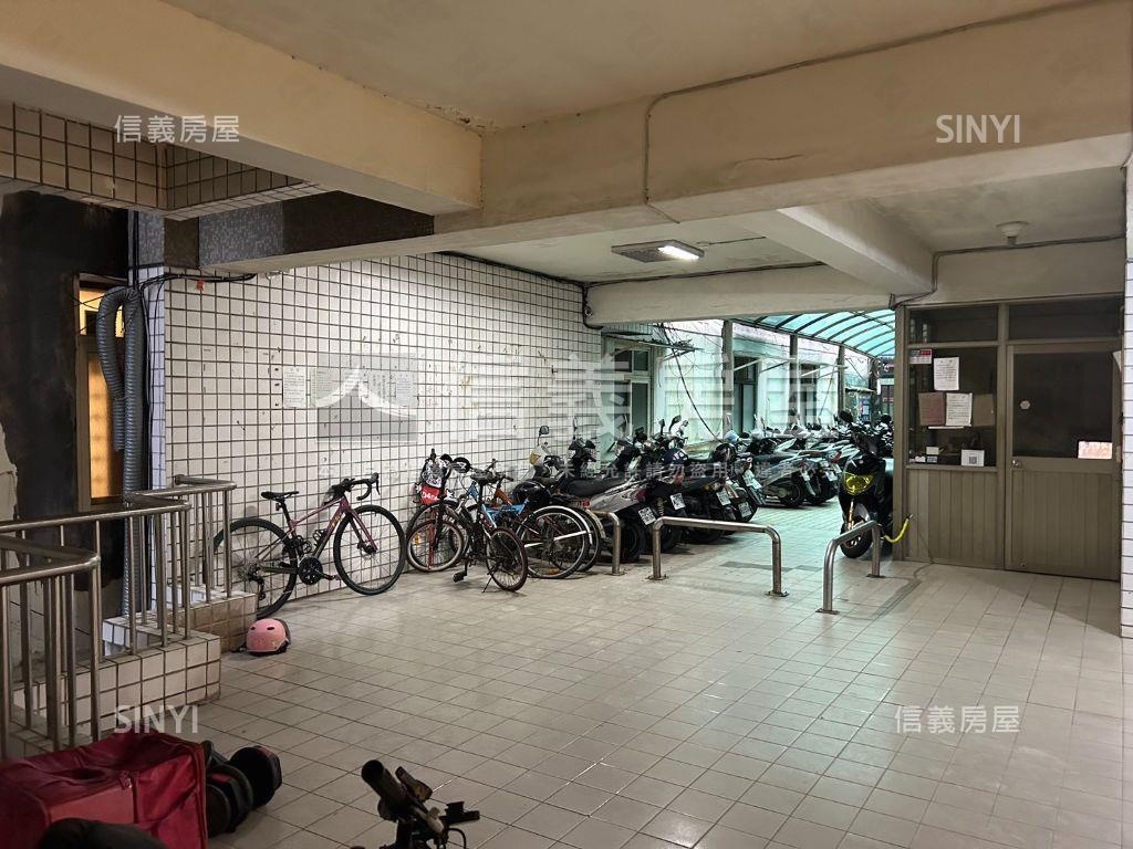 專任淡江金房東房屋室內格局與周邊環境