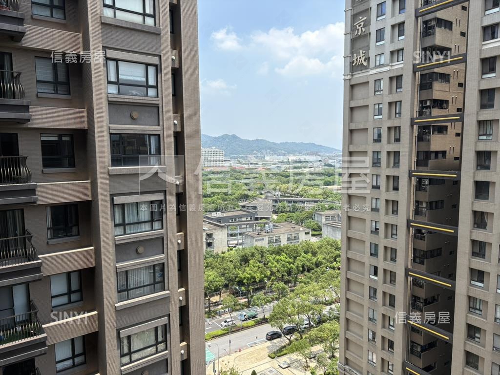 翡冷翠美妝中庭景四房房屋室內格局與周邊環境