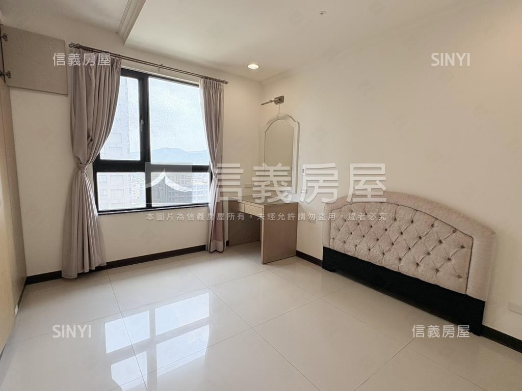 翡冷翠美妝中庭景四房房屋室內格局與周邊環境