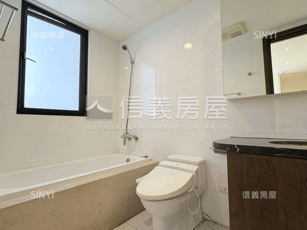 翡冷翠美妝中庭景四房房屋室內格局與周邊環境