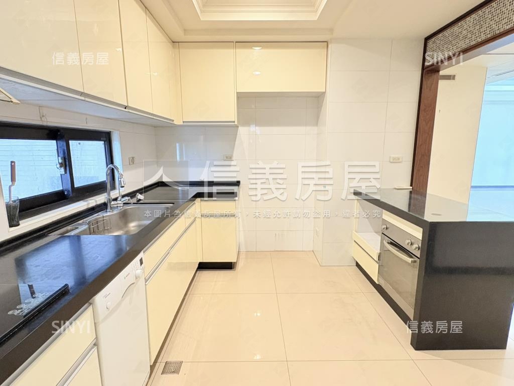 翡冷翠美妝中庭景四房房屋室內格局與周邊環境