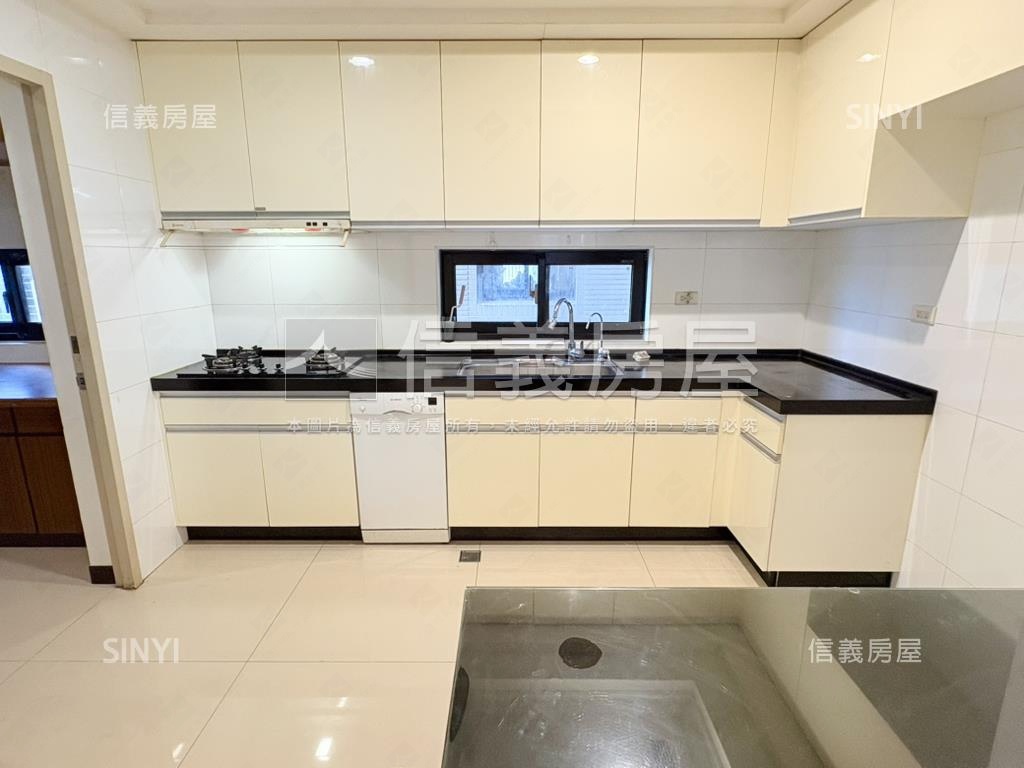 翡冷翠美妝中庭景四房房屋室內格局與周邊環境