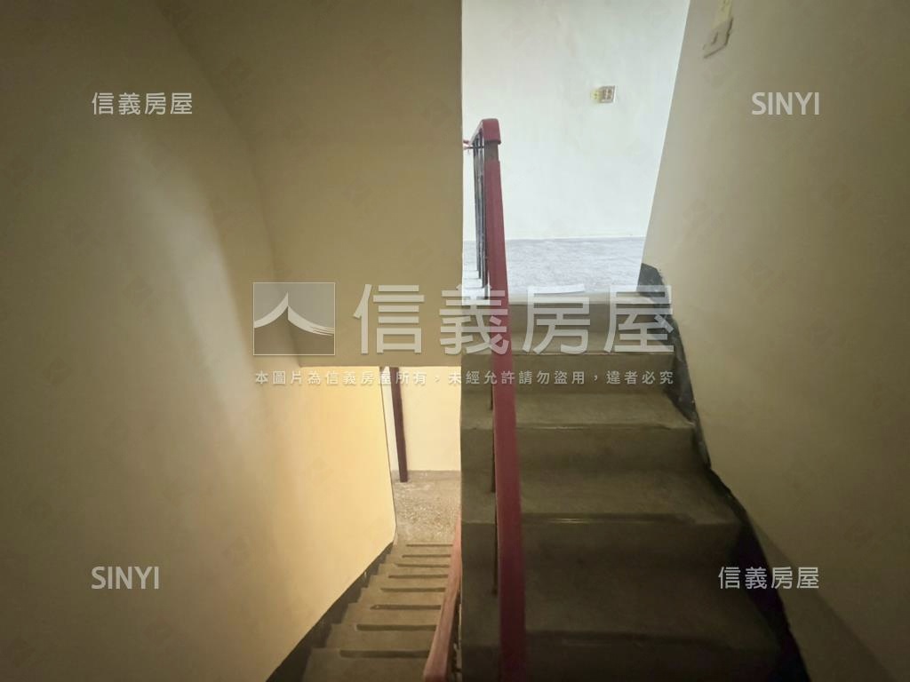 龍泉街前院透天Ｂ房屋室內格局與周邊環境