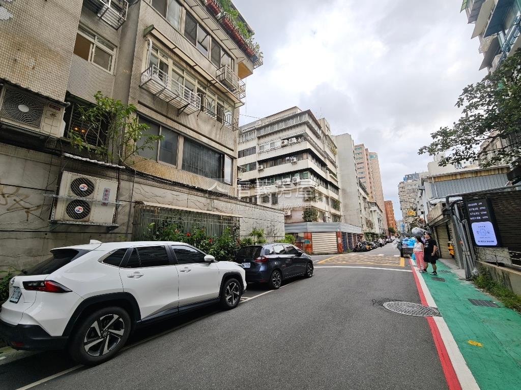 復興華廈雙併面寬金店辦㊖房屋室內格局與周邊環境