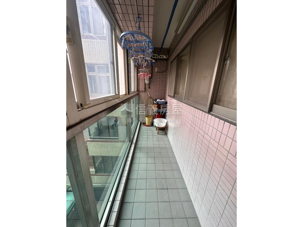 江子翠捷運旁方正四房車位房屋室內格局與周邊環境