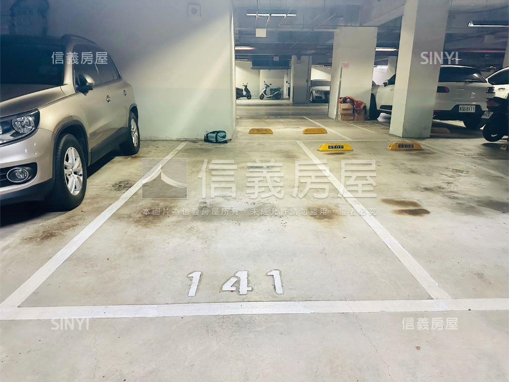 仁愛公園經典美三房車位房屋室內格局與周邊環境