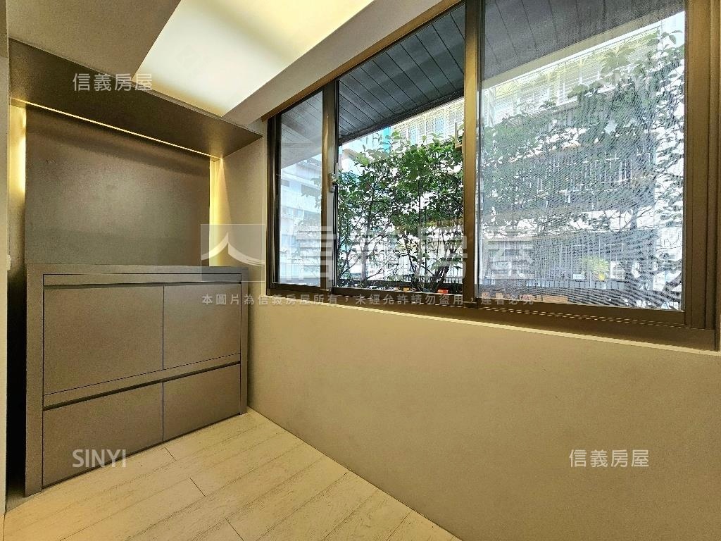 捷運忠孝敦化電梯名邸房屋室內格局與周邊環境