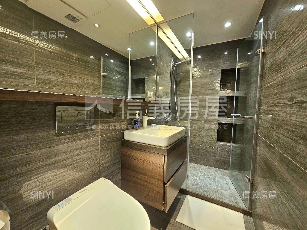 捷運忠孝敦化電梯名邸房屋室內格局與周邊環境