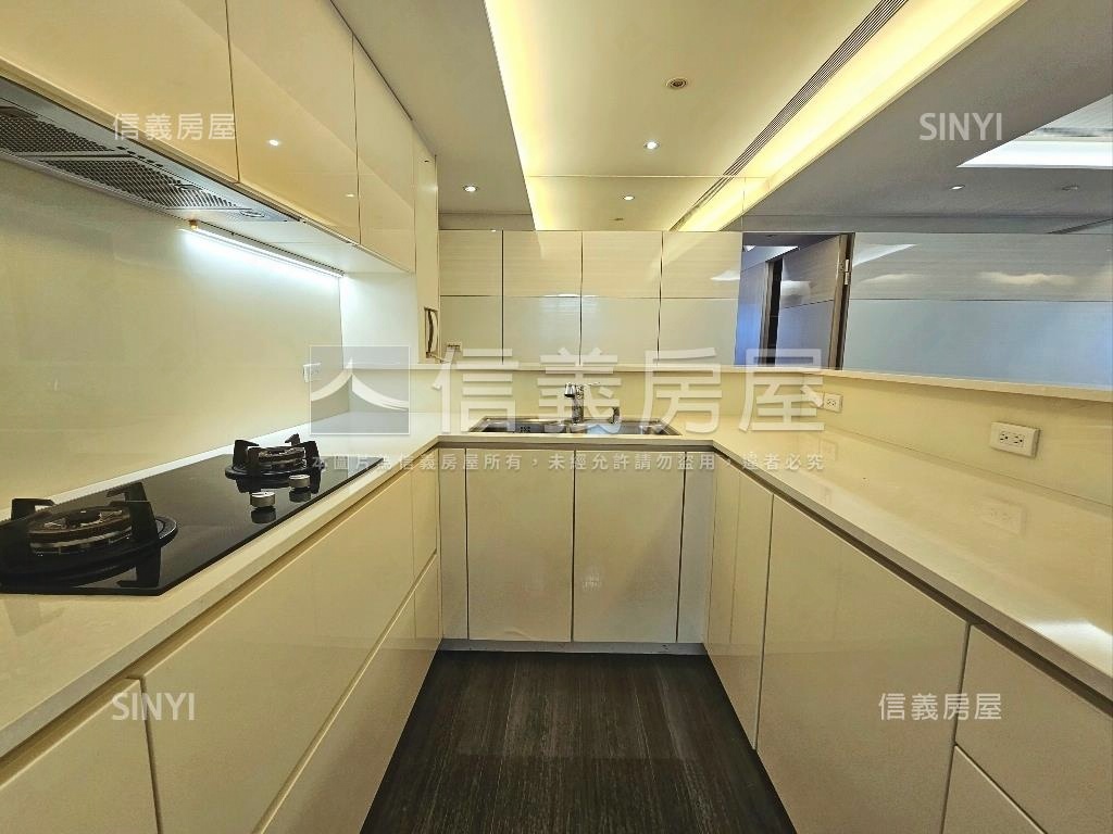 捷運忠孝敦化電梯名邸房屋室內格局與周邊環境