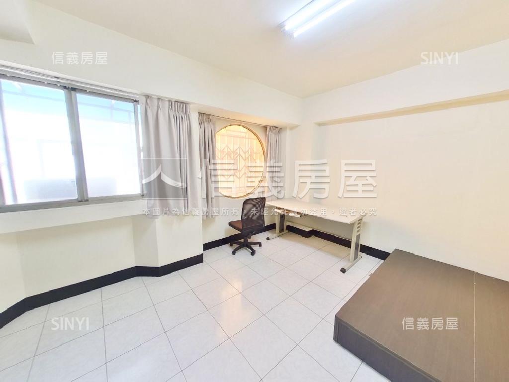 近高醫山東街三角窗店面房屋室內格局與周邊環境