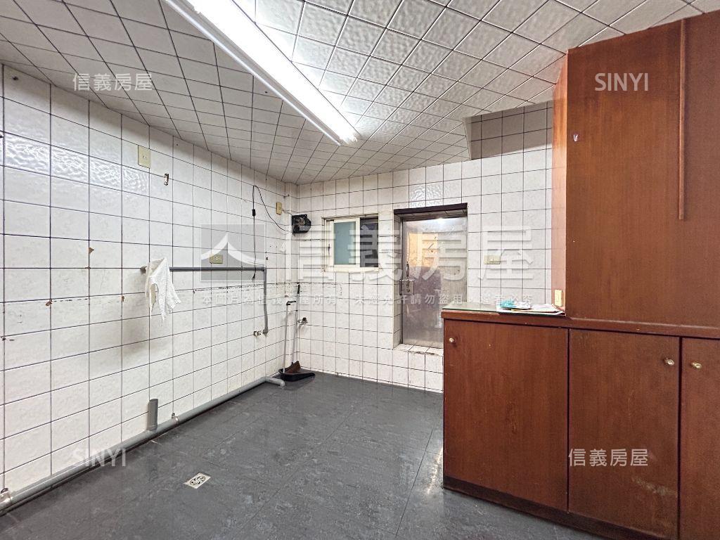 秀山自立黃金店面房屋室內格局與周邊環境