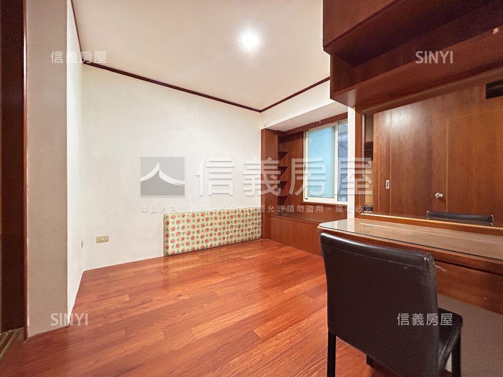 秀山自立黃金店面房屋室內格局與周邊環境