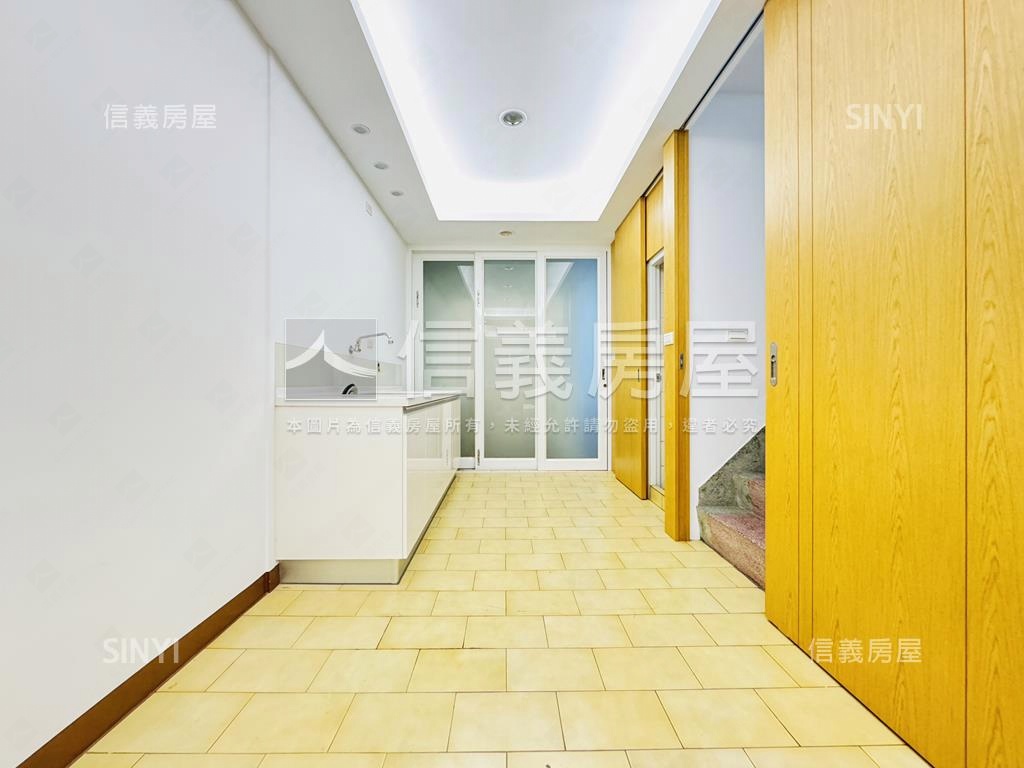 中華二路正路透店房屋室內格局與周邊環境