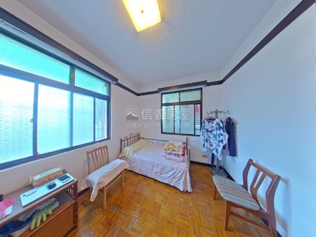 崇光新村一層一戶稀有二樓房屋室內格局與周邊環境