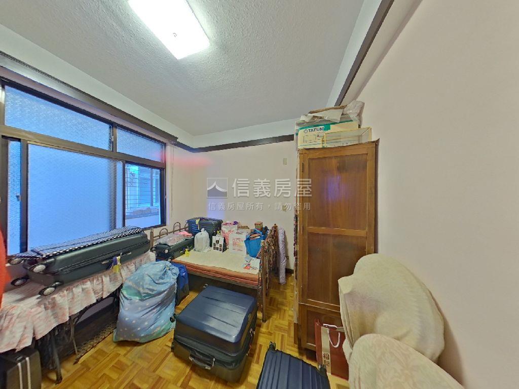 崇光新村一層一戶稀有二樓房屋室內格局與周邊環境