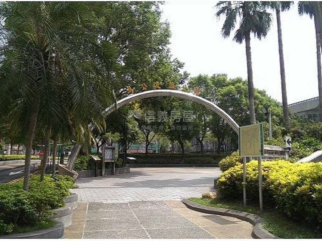 崇光新村一層一戶稀有二樓房屋室內格局與周邊環境