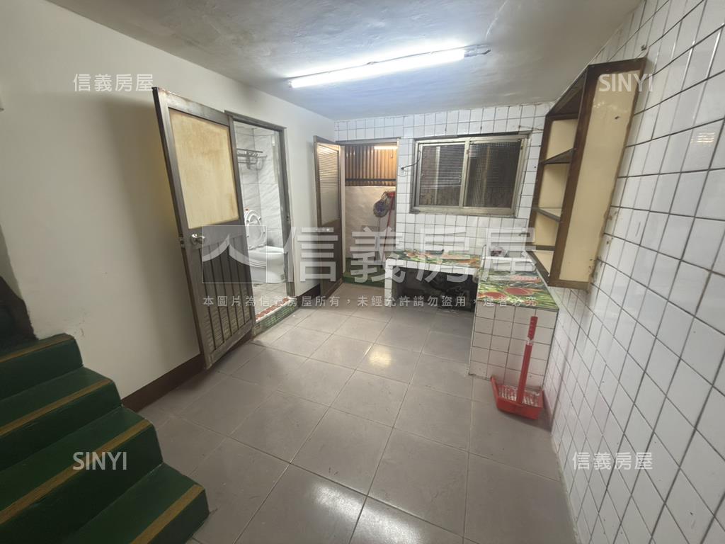 前鎮低總價臨路美地房屋室內格局與周邊環境