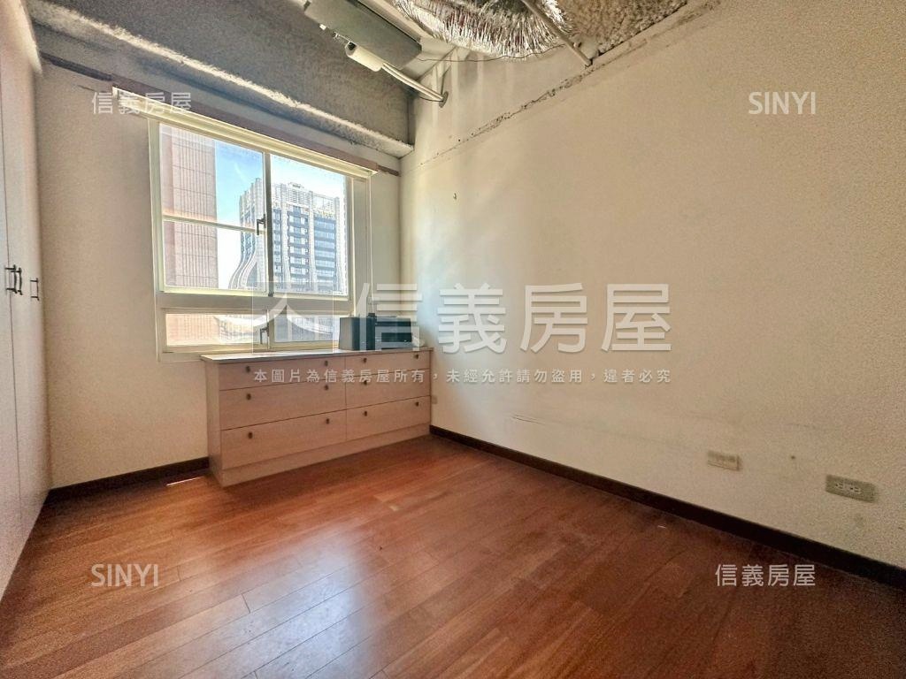 鋼骨高樓。採光亮麗美邸房屋室內格局與周邊環境