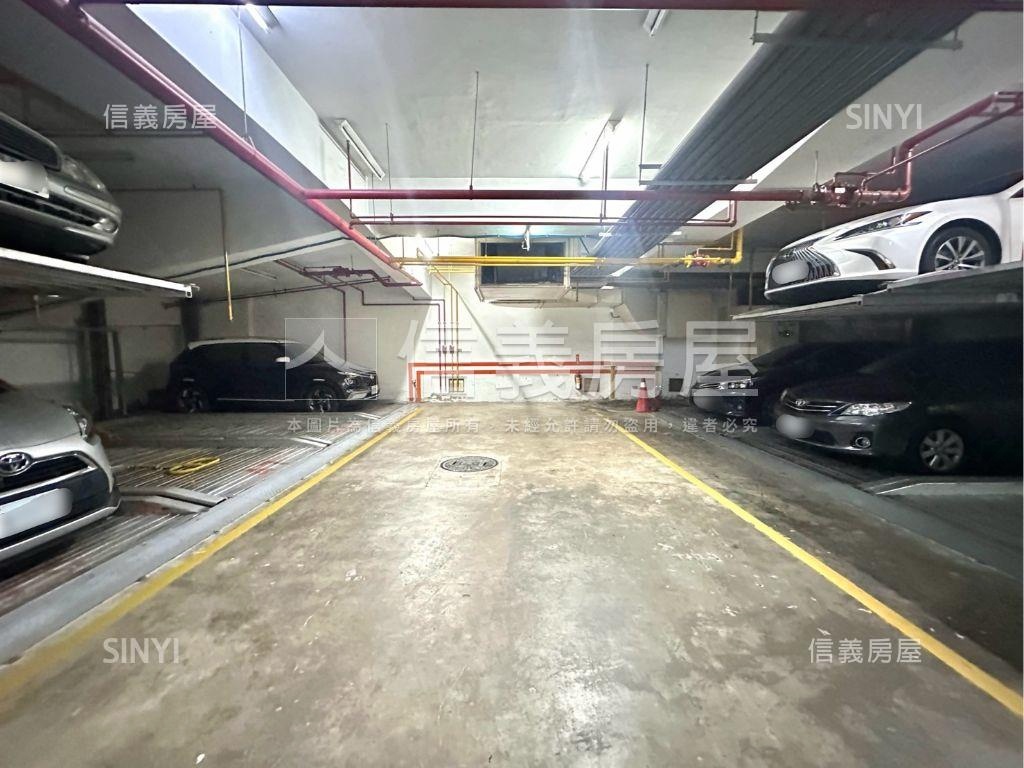 鋼骨高樓。採光亮麗美邸房屋室內格局與周邊環境
