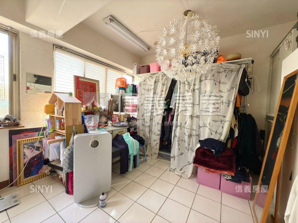 近南屯捷運站首購宅附平車房屋室內格局與周邊環境