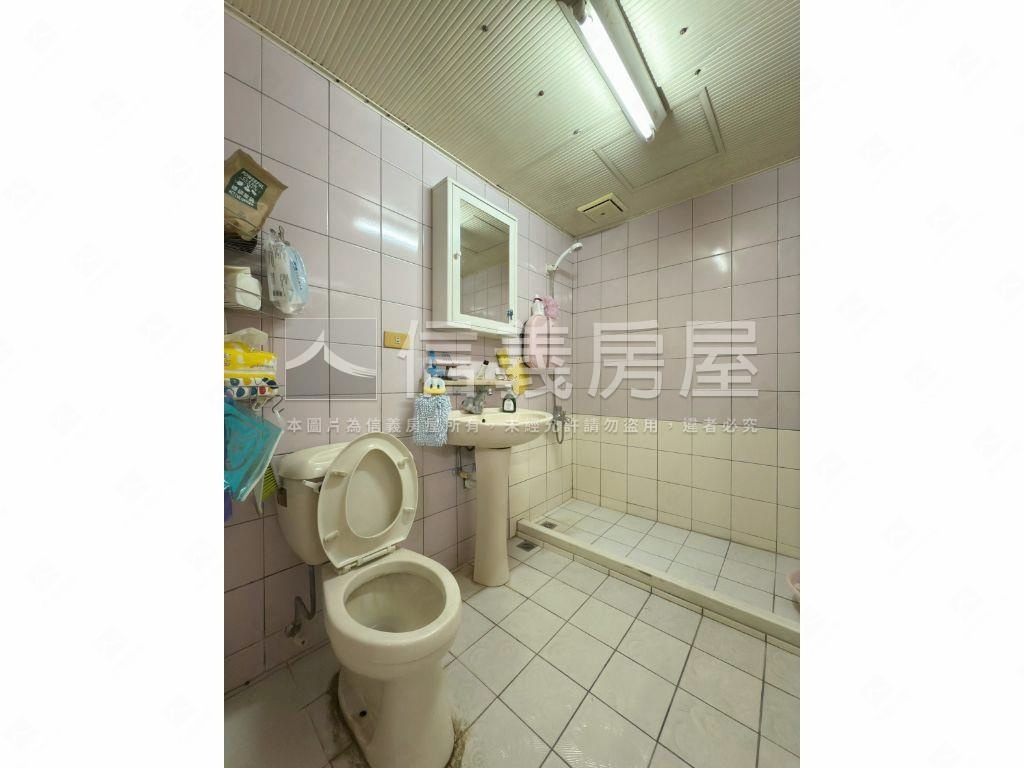 近南屯捷運站首購宅附平車房屋室內格局與周邊環境