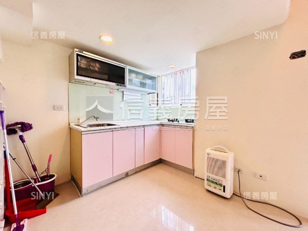 稀有國會挑高電梯華廈房屋室內格局與周邊環境