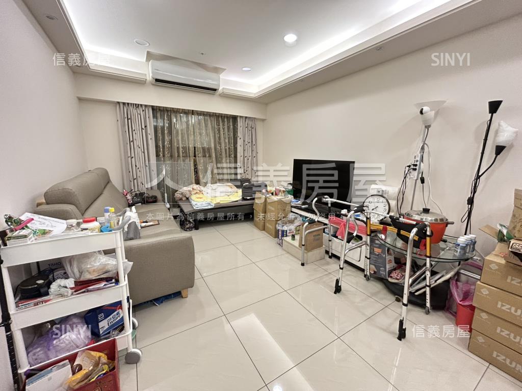 世界馥三房車位房屋室內格局與周邊環境