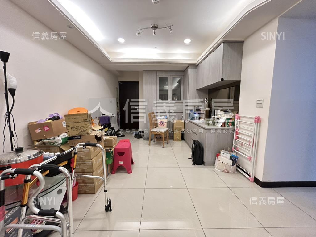 世界馥三房車位房屋室內格局與周邊環境