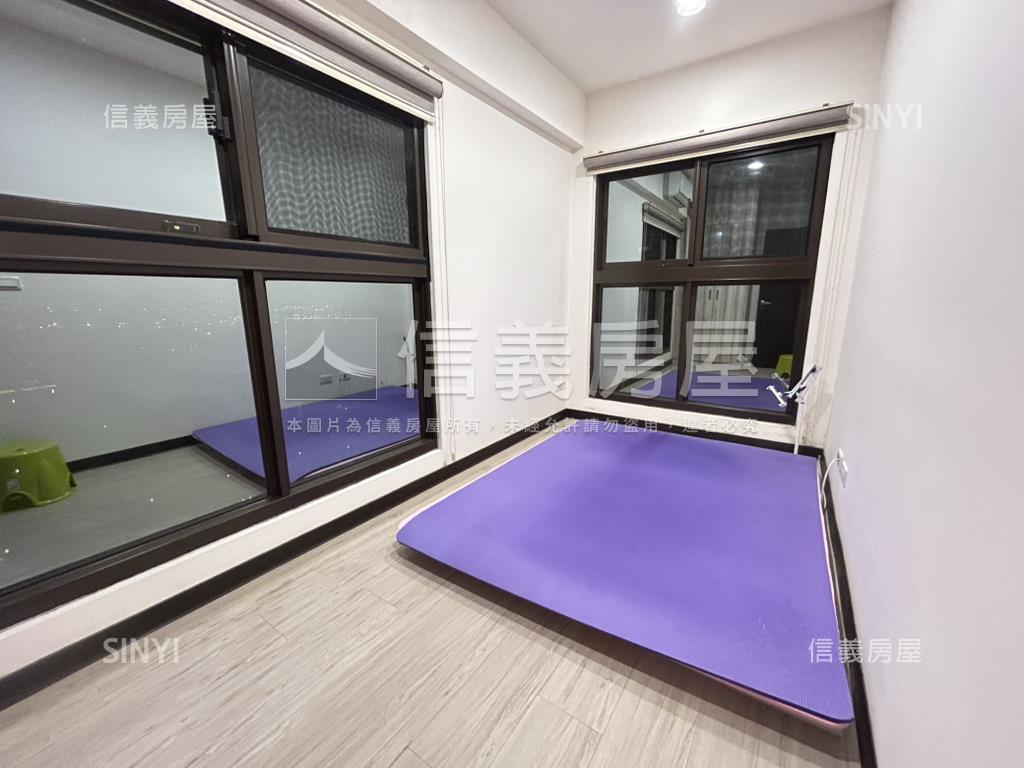 世界馥三房車位房屋室內格局與周邊環境