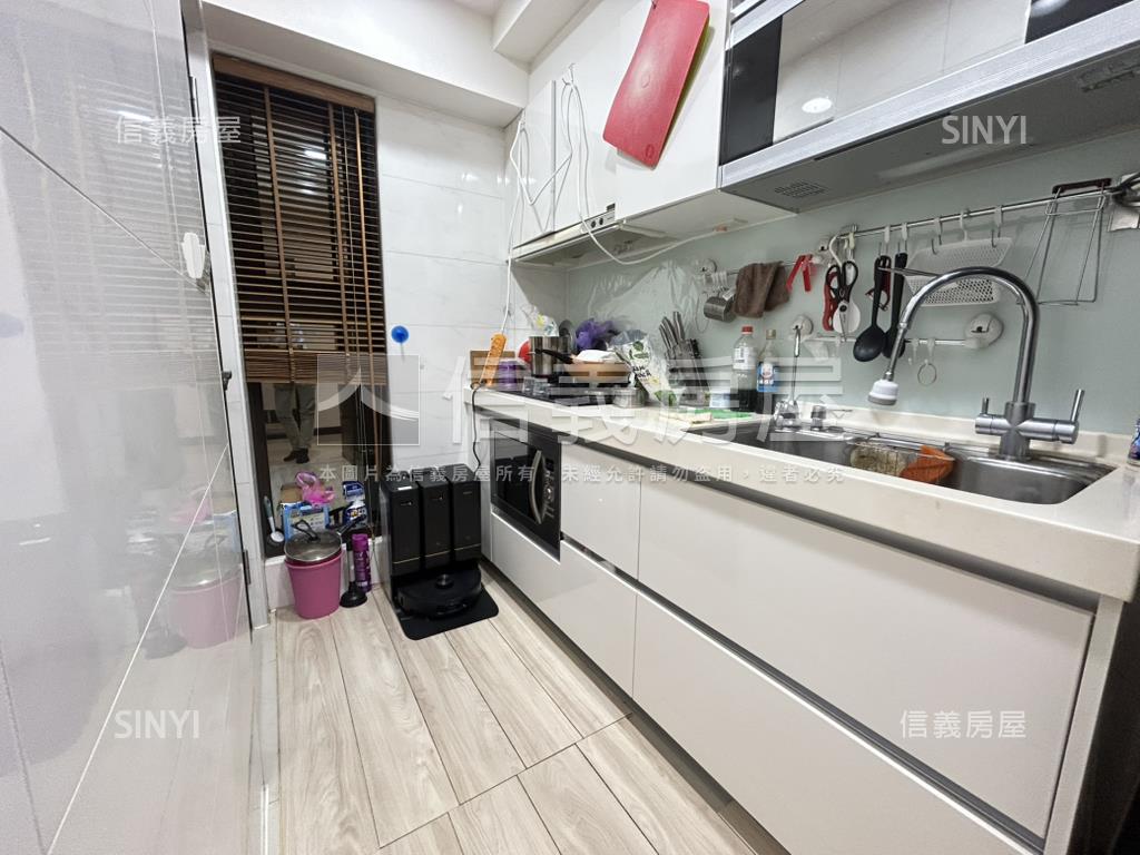 世界馥三房車位房屋室內格局與周邊環境