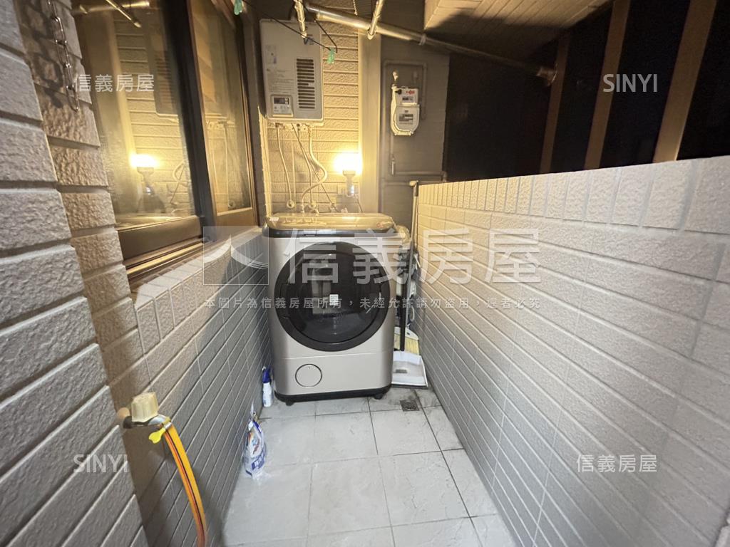 世界馥三房車位房屋室內格局與周邊環境