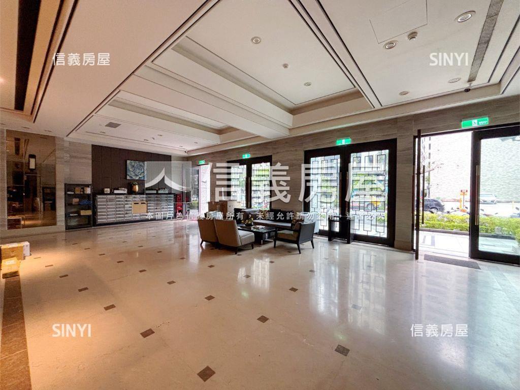 世界馥三房車位房屋室內格局與周邊環境