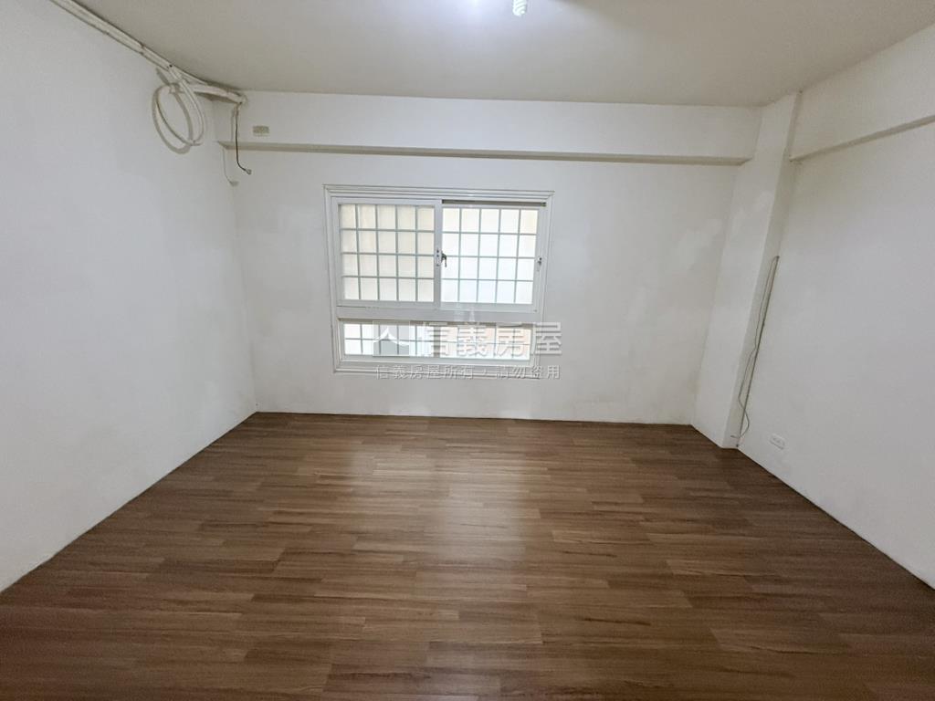 建國路邊間店面別墅房屋室內格局與周邊環境