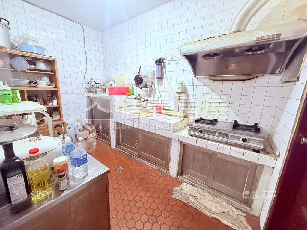 低於行情！稀有二樓美公寓房屋室內格局與周邊環境