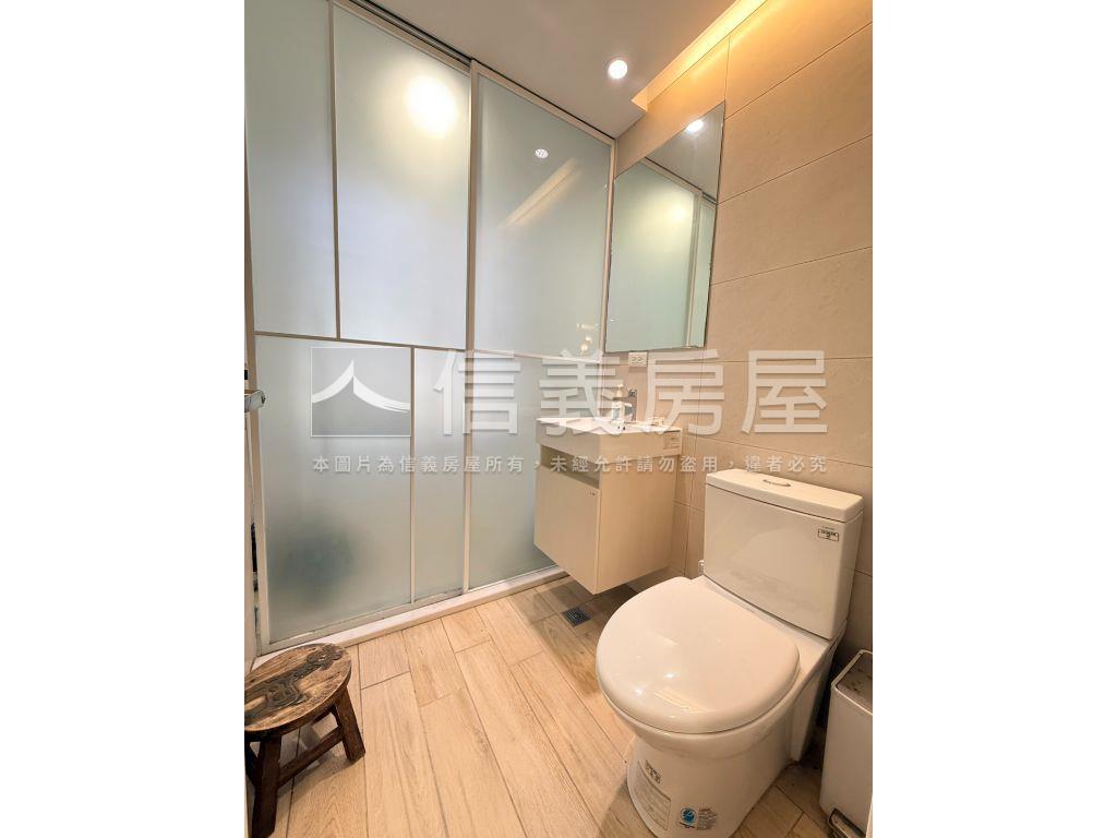 富群花園車庫綠意美透天房屋室內格局與周邊環境
