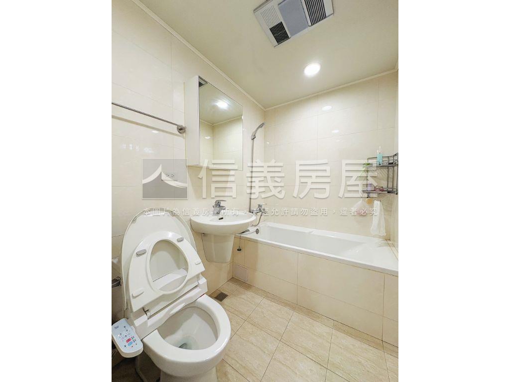 近美術館電梯美妝成家讚房屋室內格局與周邊環境