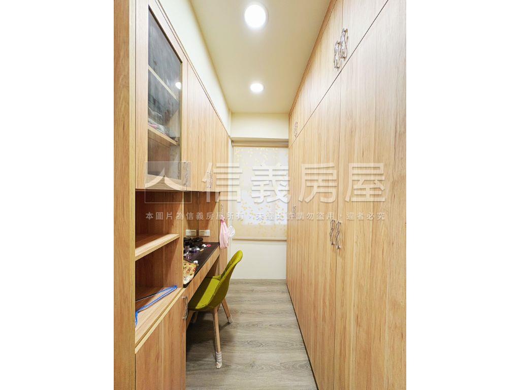 近美術館電梯美妝成家讚房屋室內格局與周邊環境