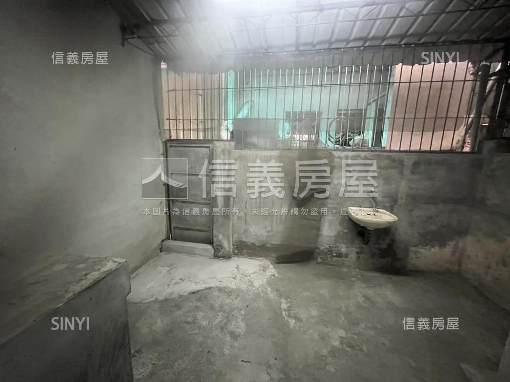 近高醫商圈龍江街正街透店房屋室內格局與周邊環境