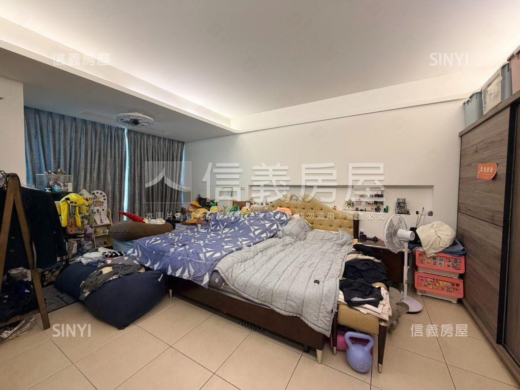 臨路前院停車大空間別墅房屋室內格局與周邊環境