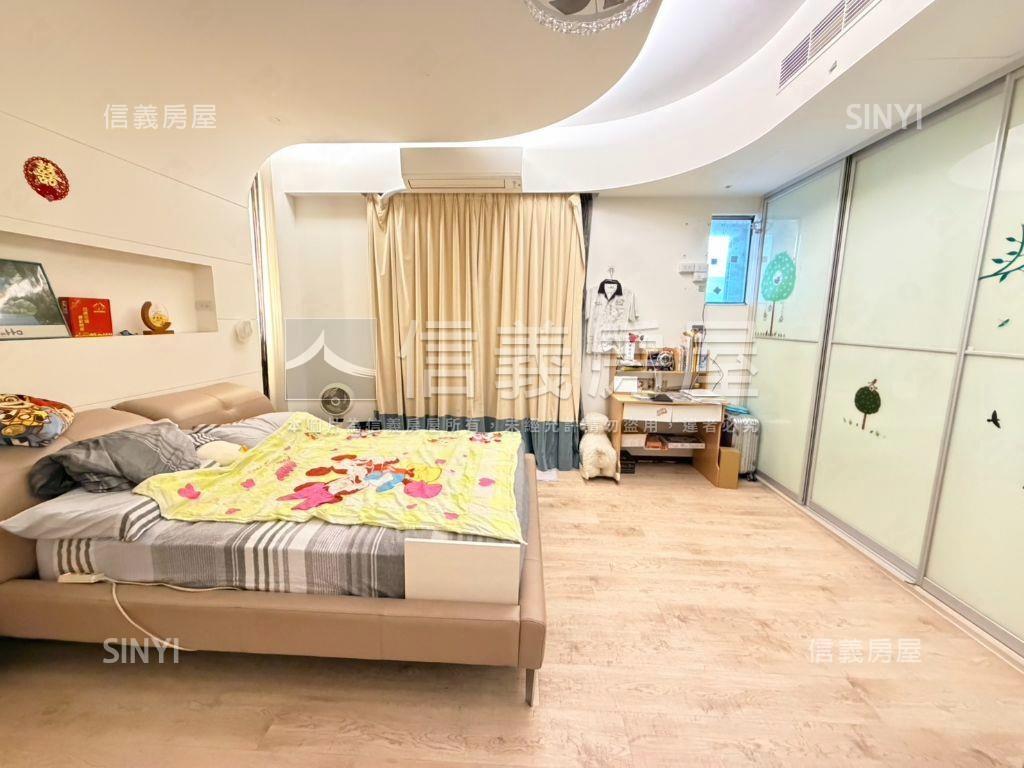 臨路前院停車大空間別墅房屋室內格局與周邊環境