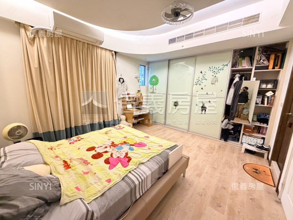 臨路前院停車大空間別墅房屋室內格局與周邊環境