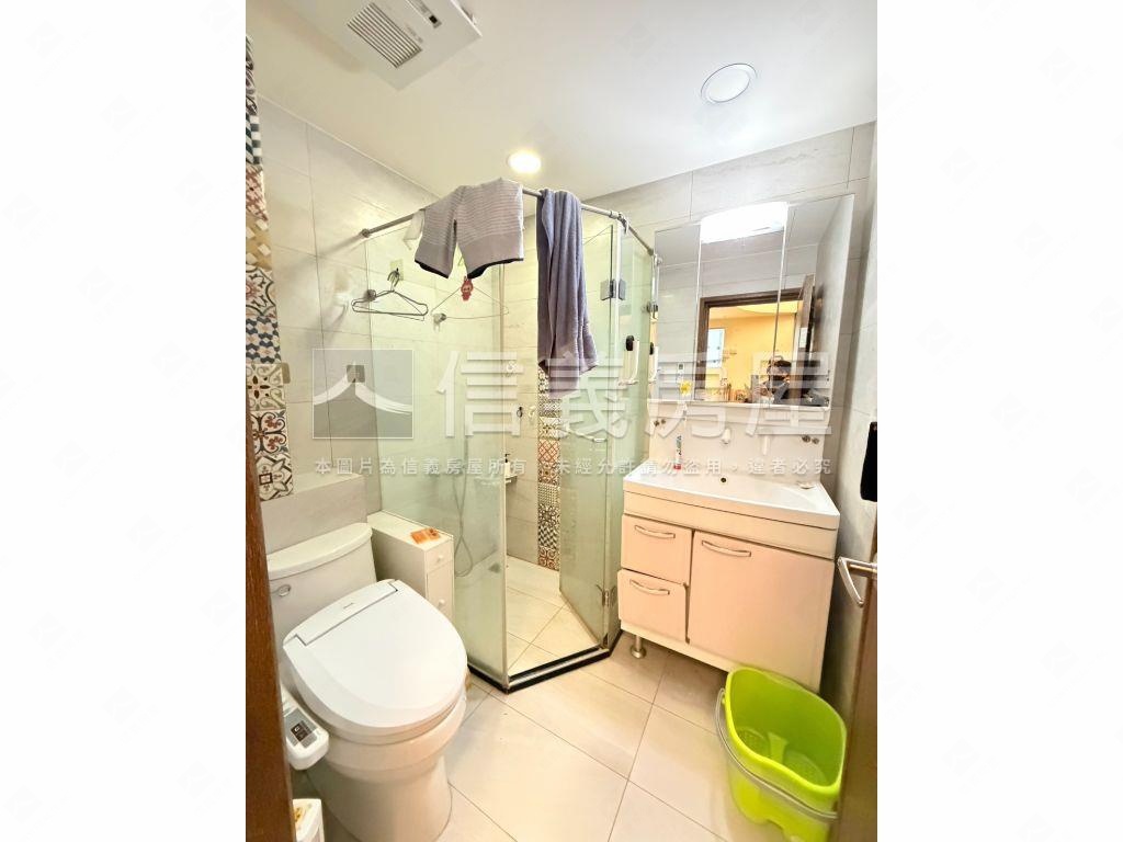 臨路前院停車大空間別墅房屋室內格局與周邊環境