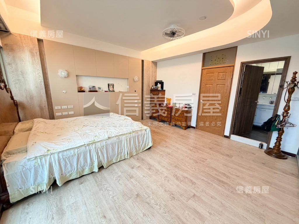 臨路前院停車大空間別墅房屋室內格局與周邊環境