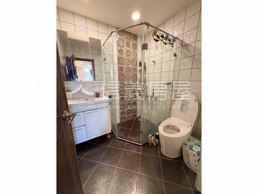 臨路前院停車大空間別墅房屋室內格局與周邊環境