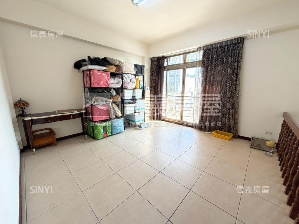 臨路前院停車大空間別墅房屋室內格局與周邊環境